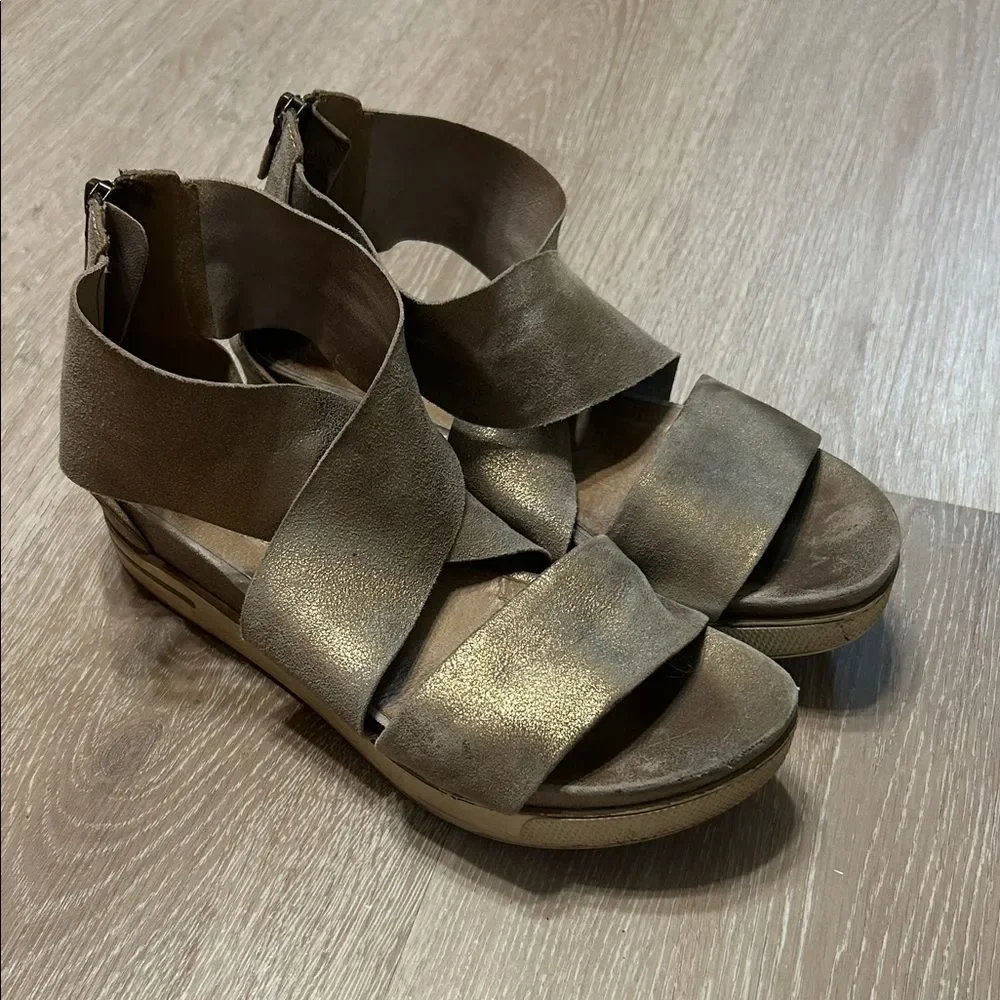 Eileen Fisher Crisscross Strappy Metallic Wedge Sandals sz 8
